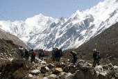 On the way to Kyanjin Gompa.jpg