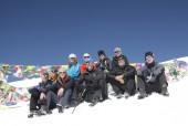 Group photo at Larkya La.JPG